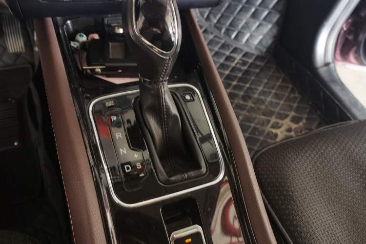 Used Dongfeng Fengon 580 2017 1.5T CVT Luxury Model Gear Lever