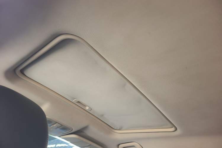 Used Dongfeng Fengon 580 2017 Revised Version 1.5T CVT Luxury Edition Headliner