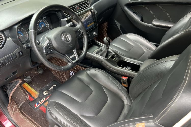 Used Dongfeng Fengon 580 2017 1.5T Manual Luxury Model Interior 2