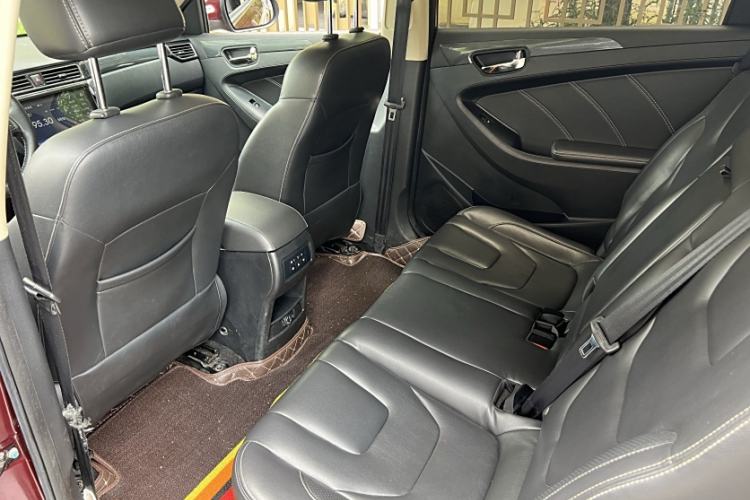 Used Dongfeng Fengon 580 2017 1.5T Manual Luxury Model Interior 3