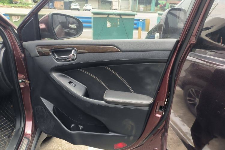 Used Dongfeng Fengon 580 2017 1.5T CVT Smart Style Model Interior 5