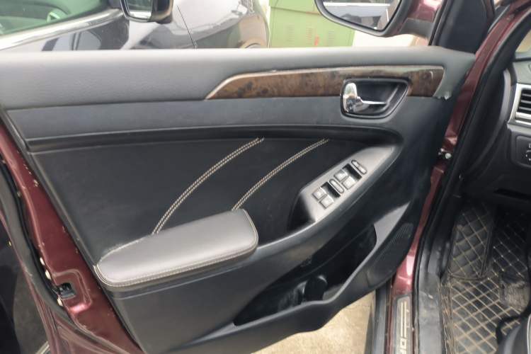 Used Dongfeng Fengon 580 2017 1.5T CVT Smart Style Model Interior 7