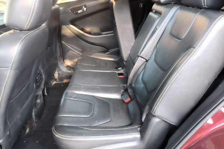 Used Dongfeng Fengon 580 2017 Revised Version 1.5T CVT Luxury Edition Left Rear Seat