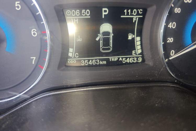 Used Dongfeng Fengon 580 2017 1.5T CVT Smart Connectivity Model Odometer Close Up