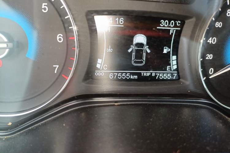 Used Dongfeng Fengon 580 2017 1.5T Manual Luxury Model Odometer Close Up