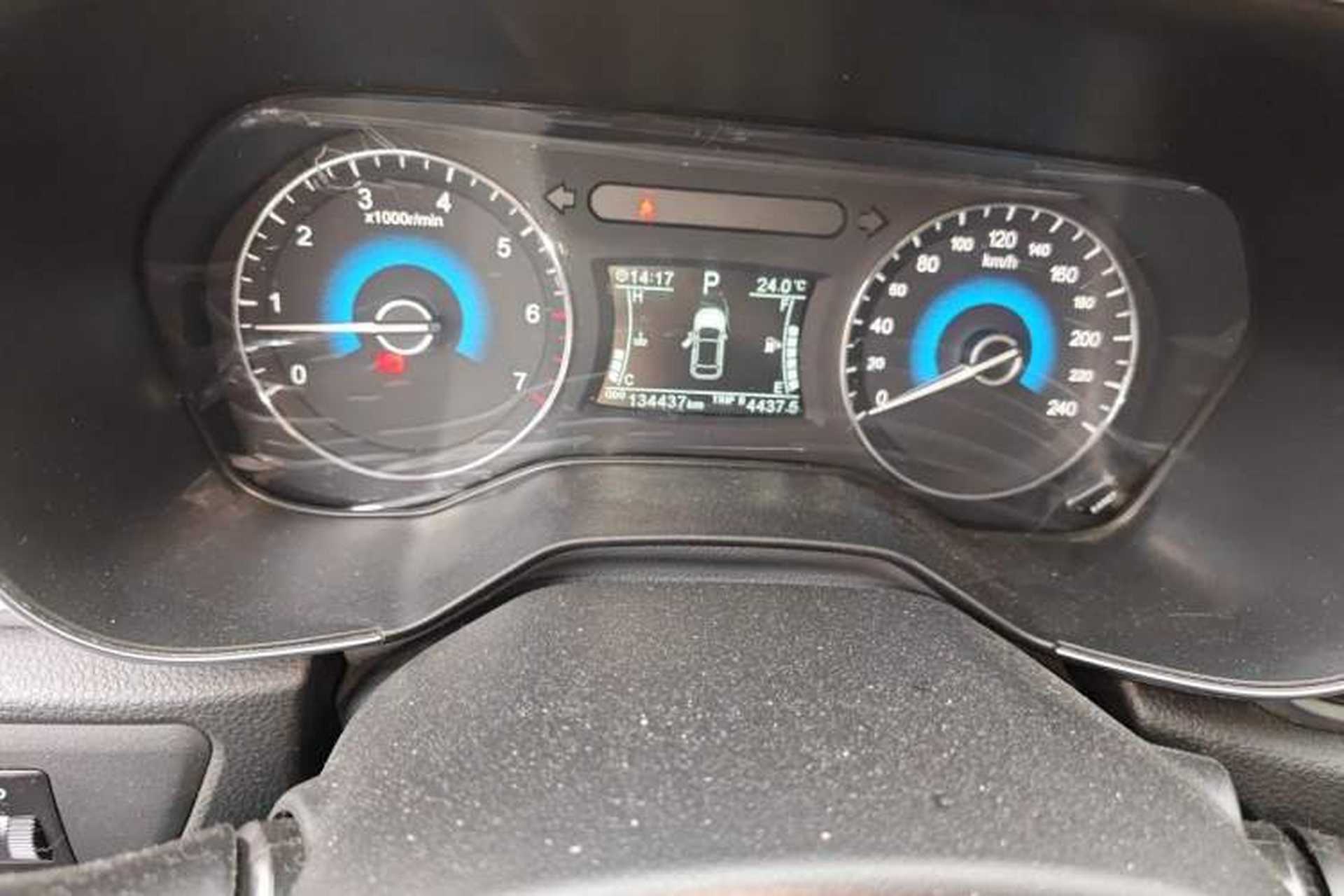 Used Dongfeng Fengon 580 2017 1.5T CVT Smart Style Model Odometer Close Up