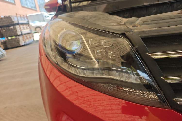 Used Dongfeng Fengon 580 2017 1.5T CVT Smart Style Model Right Front Headlight