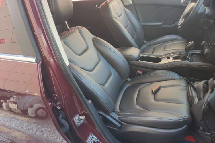 Used Dongfeng Fengon 580 2017 Revised Version 1.5T CVT Luxury Edition Right Front Seat