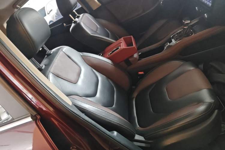 Used Dongfeng Fengon 580 2017 1.5T CVT Luxury Model Right Front Seat