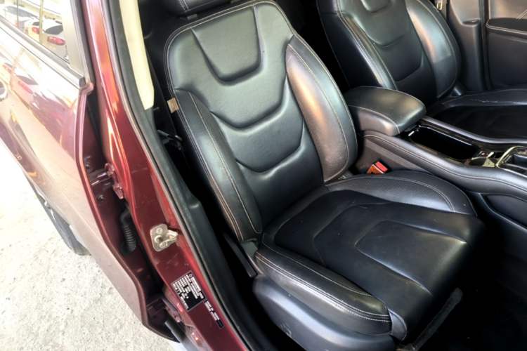 Used Dongfeng Fengon 580 2017 Revised Version 1.5T CVT Luxury Edition Right Front Seat