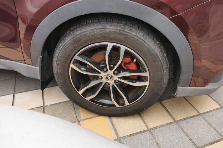 Used Dongfeng Fengon 580 2017 1.5T CVT Smart Style Model Right Front Wheel Hub