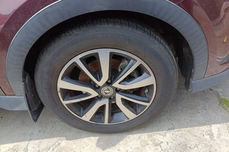 Used Dongfeng Fengon 580 2017 1.5T Manual Luxury Model Right Front Wheel Hub