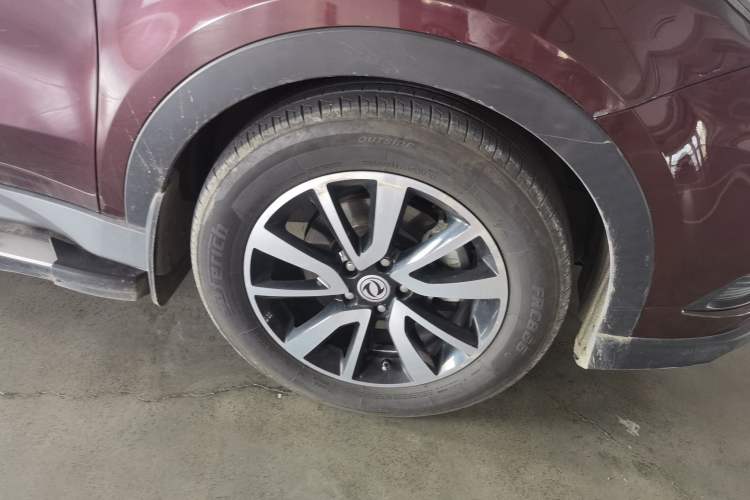 Used Dongfeng Fengon 580 2017 1.5T CVT Luxury Model Right Front Wheel Hub