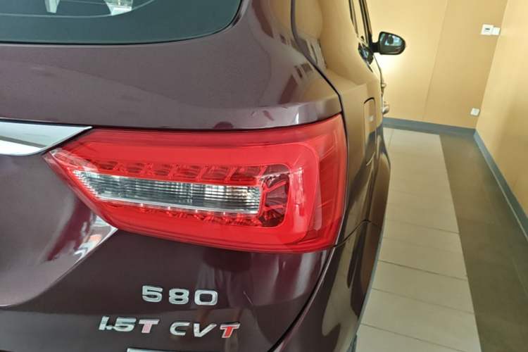 Used Dongfeng Fengon 580 2017 1.5T CVT Luxury Model Right Rear Taillight