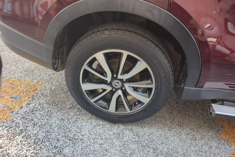 Used Dongfeng Fengon 580 2017 Revised Version 1.5T CVT Luxury Edition Right Rear Wheel Hub