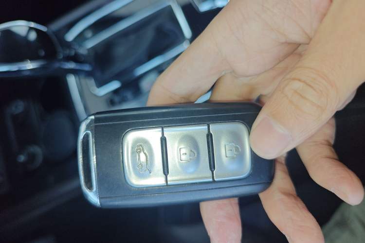 Used Dongfeng Fengon 580 2017 1.5T CVT Smart Connectivity Model Vehicle Key