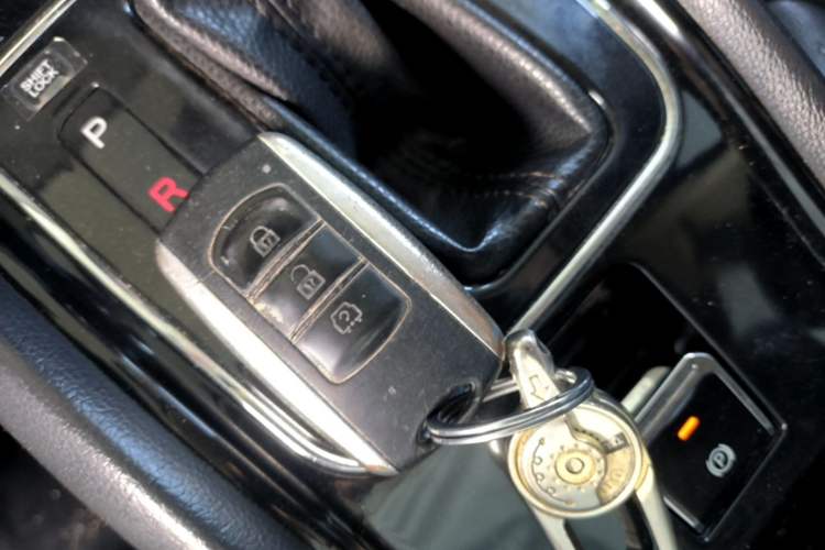 Used Dongfeng Fengon 580 2017 Revised Version 1.5T CVT Luxury Edition Vehicle Key