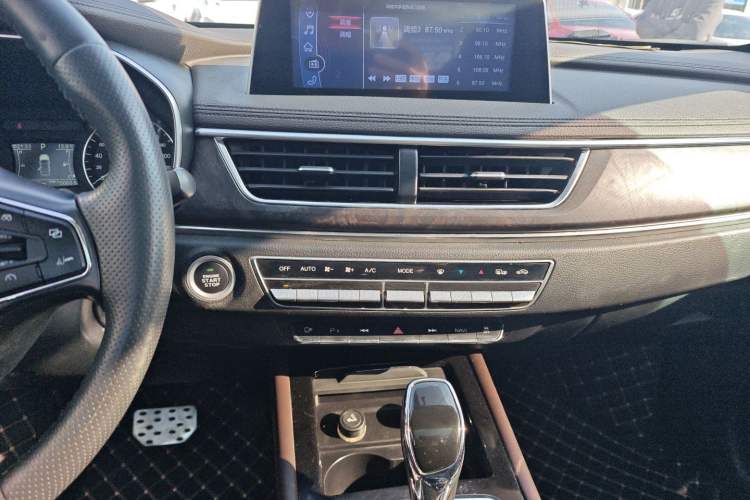 Used Dongfeng Fengon 580 2017 1.5T CVT Smart Connectivity Model Audio And AC Panel
