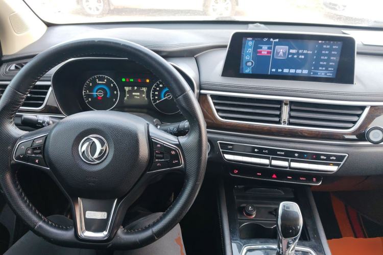 Used Dongfeng Fengon 580 2017 1.5T CVT Smart Style Model Center Console
