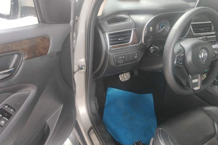 Used Dongfeng Fengon 580 2017 1.5T CVT Smart Style Model Driver Seat
