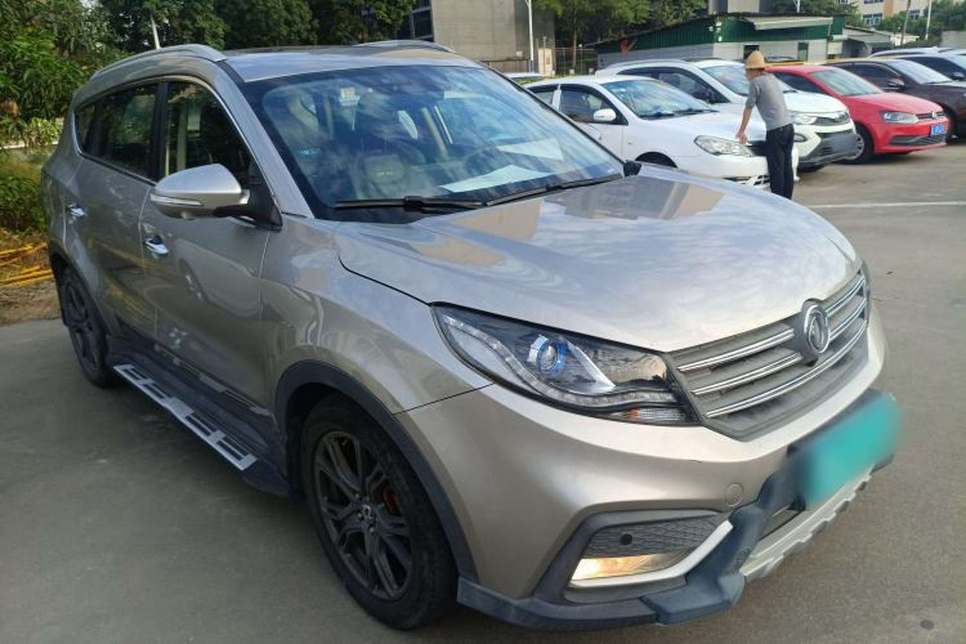 Used Dongfeng Fengon 580 2017 1.5T CVT Smart Connectivity Model Front Right 45 Deg