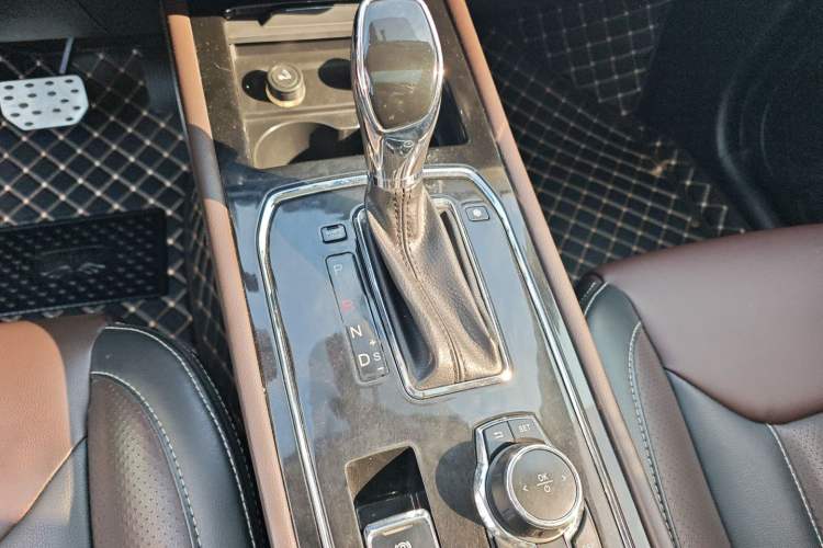 Used Dongfeng Fengon 580 2017 1.5T CVT Smart Connectivity Model Gear Lever