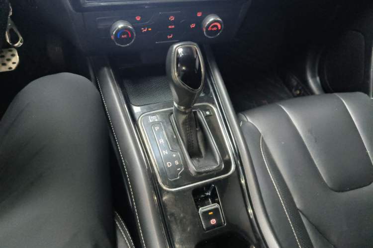 Used Dongfeng Fengon 580 2017 1.5T CVT Comfort Model Gear Lever