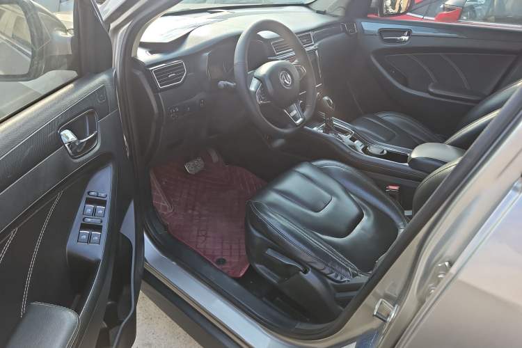 Used Dongfeng Fengon 580 2017 1.5T CVT Comfort Model Interior 2
