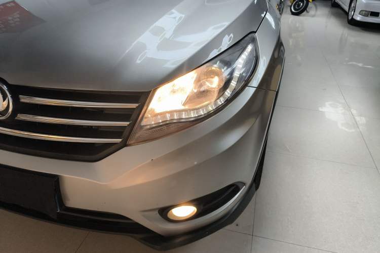 Used Dongfeng Fengon 580 2017 1.5T CVT Comfort Model Left Front Headlight