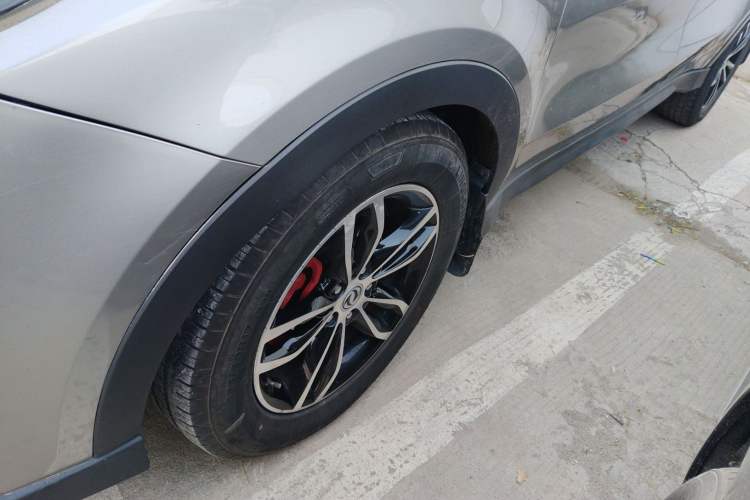 Used Dongfeng Fengon 580 2017 1.5T CVT Smart Style Model Left Front Wheel Hub