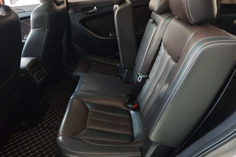 Used Dongfeng Fengon 580 2017 1.5T CVT Smart Connectivity Model Left Rear Seat