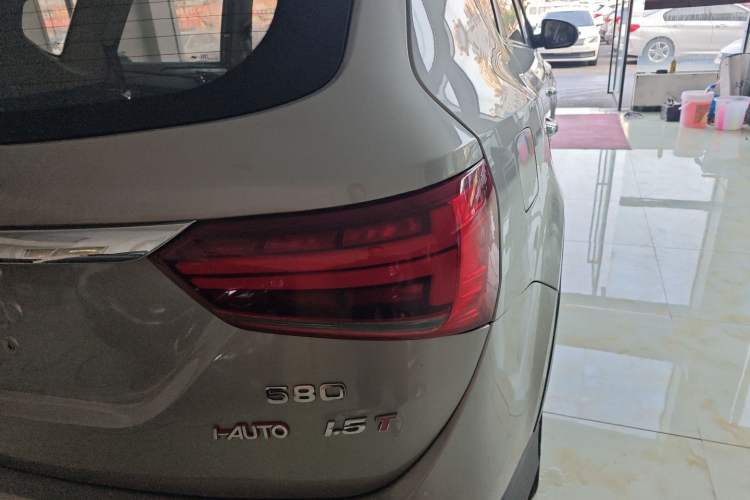 Used Dongfeng Fengon 580 2017 1.5T CVT Smart Connectivity Model Right Rear Taillight
