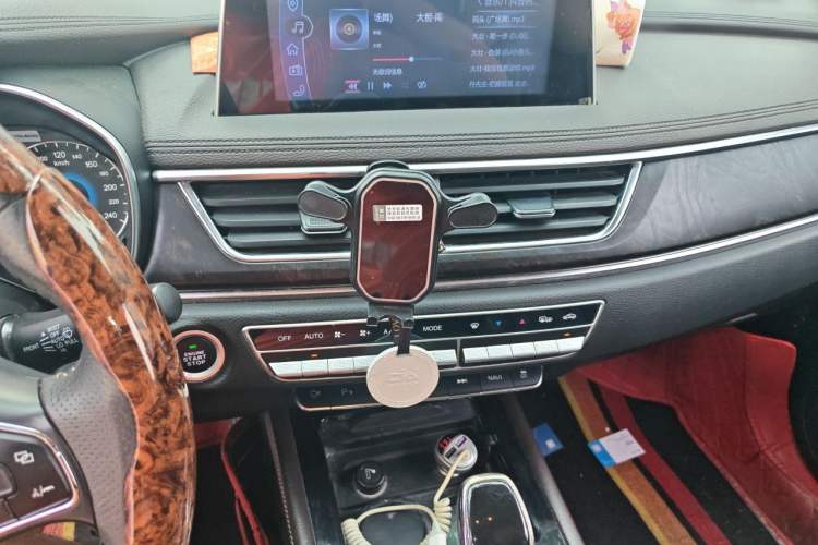Used Dongfeng Fengon 580 2017 1.5T CVT Smart Connectivity Model Audio And AC Panel
