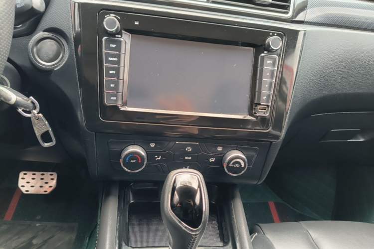 Used Dongfeng Fengon 580 2017 1.5T CVT Comfort Model Audio And AC Panel