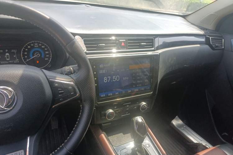 Used Dongfeng Fengon 580 2017 Revised Version 1.5T CVT Luxury Edition Audio And AC Panel