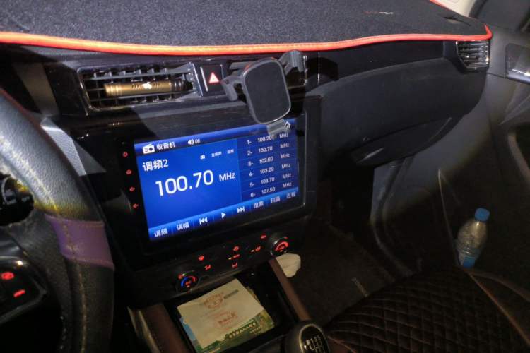 Used Dongfeng Fengon 580 2017 1.5T Manual Luxury Model Audio And AC Panel