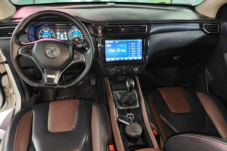 Used Dongfeng Fengon 580 2017 1.5T Manual Luxury Model Audio And AC Panel