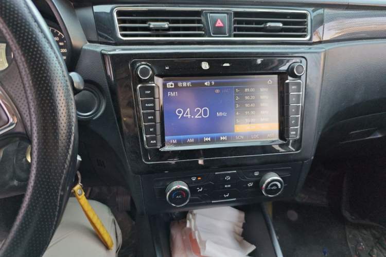 Used Dongfeng Fengon 580 2017 1.8L Manual Comfort Model Audio And AC Panel