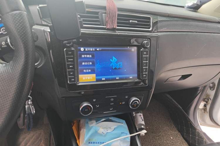 Used Dongfeng Fengon 580 2017 1.8L Manual Comfort Model Audio And AC Panel
