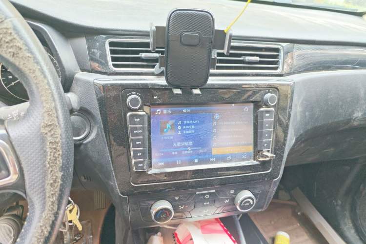 Used Dongfeng Fengon 580 2017 1.8L Manual Comfort Model Audio And AC Panel