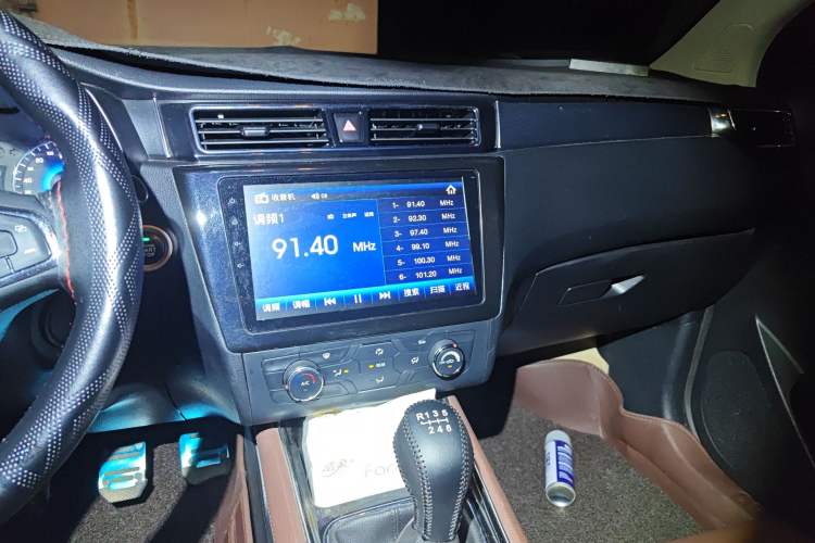 Used Dongfeng Fengon 580 2017 1.5T Manual Luxury Model Audio And AC Panel