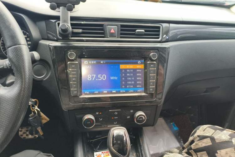 Used Dongfeng Fengon 580 2017 1.5T CVT Comfort Model Audio And AC Panel