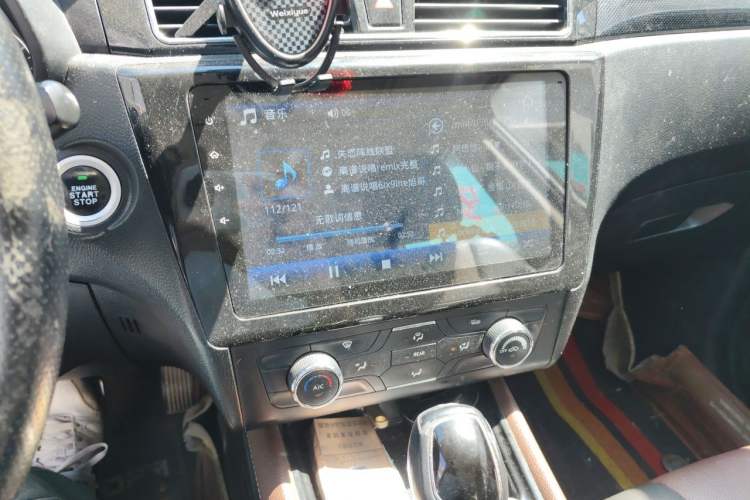 Used Dongfeng Fengon 580 2017 Revised Version 1.5T CVT Luxury Edition Audio And AC Panel
