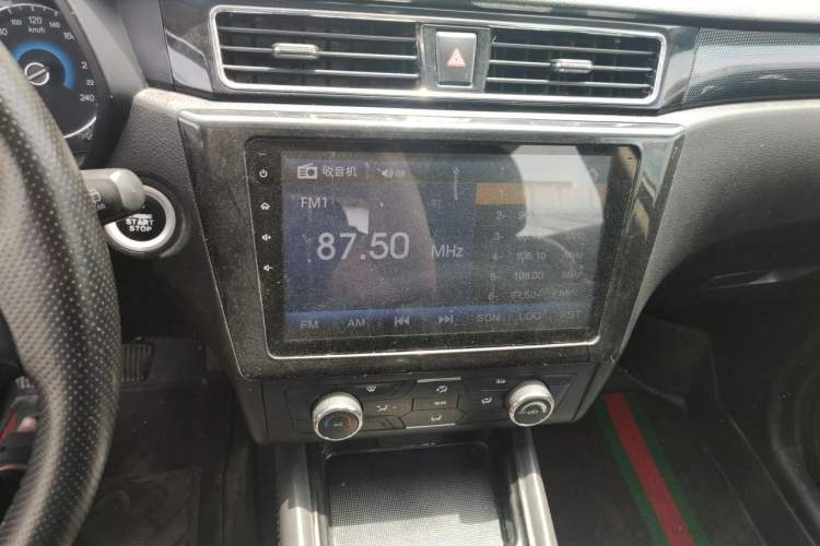 Used Dongfeng Fengon 580 2017 1.5T Manual Luxury Model Audio And AC Panel