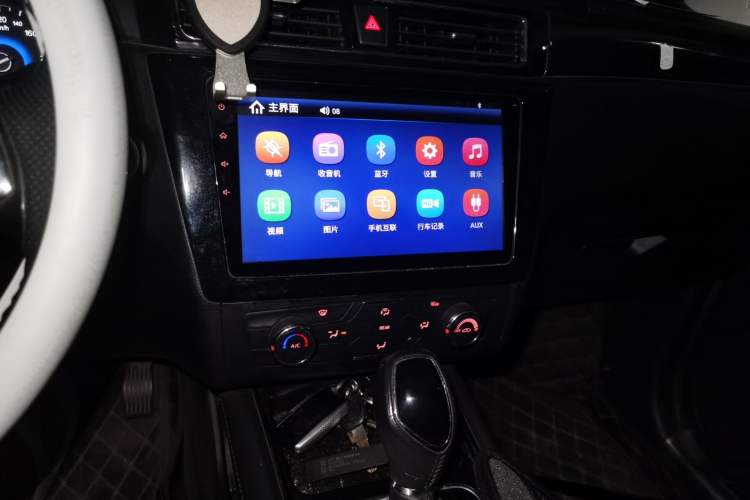 Used Dongfeng Fengon 580 2017 1.5T CVT Luxury Model Audio And AC Panel