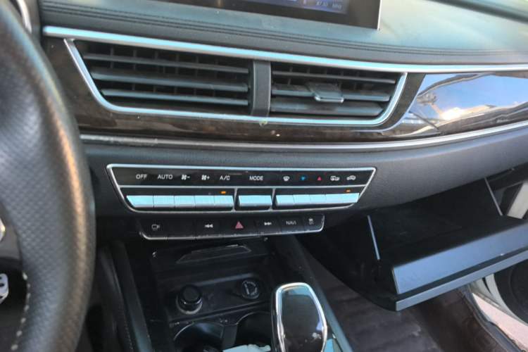 Used Dongfeng Fengon 580 2017 1.5T CVT Smart Style Model Audio And AC Panel