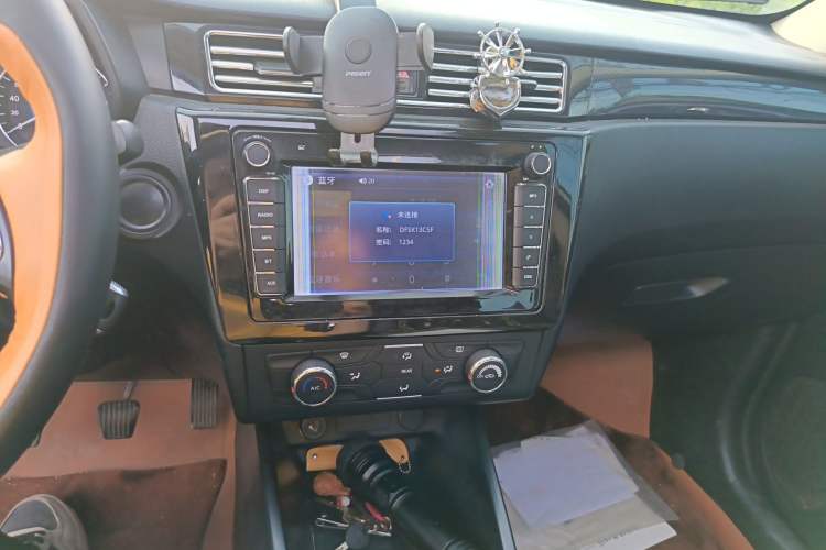 Used Dongfeng Fengon 580 2017 1.8L Manual Comfort Model Audio And AC Panel