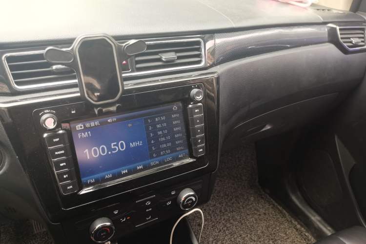 Used Dongfeng Fengon 580 2017 1.8L Manual Comfort Model Audio And AC Panel