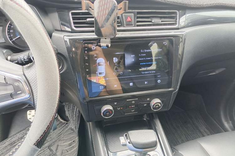 Used Dongfeng Fengon 580 2017 1.5T CVT Comfort Model Audio And AC Panel