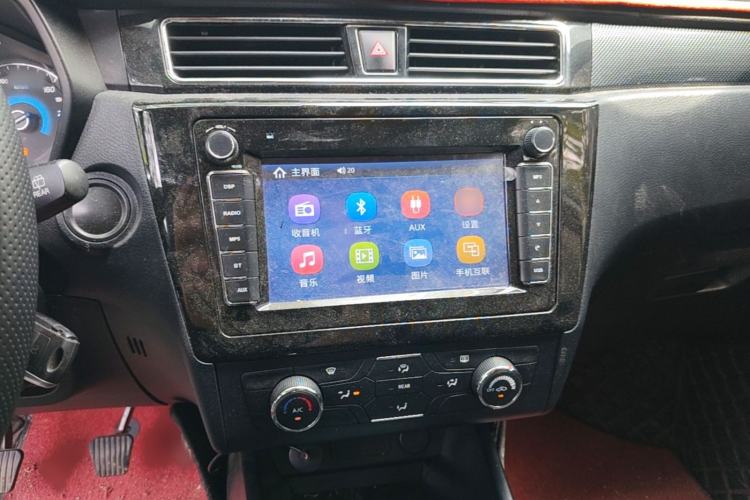 Used Dongfeng Fengon 580 2017 1.8L Manual Comfort Model Audio And AC Panel